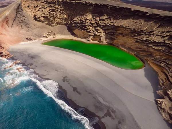 Golfo Lanzarote Spanya Yakınlarında Yeşil Gölü Olan Volkanik Kraterin Havadan — Stok fotoğraf