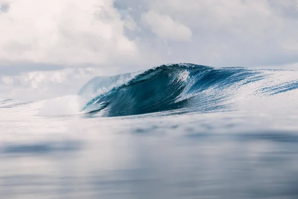 Ідеальна Стовбурна Хвиля Океані Розбиття Хвилі Сонячним Світлом — стокове фото
