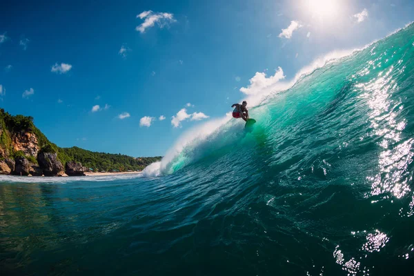 Czerwca 2019 Bali Indonezja Surfer Jeździć Fali Beczki Profesjonalny Surfing — Zdjęcie stockowe