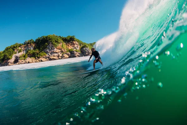 Junho 2019 Bali Indonésia Passeio Surfista Onda Barril Surfe Profissional — Fotografia de Stock