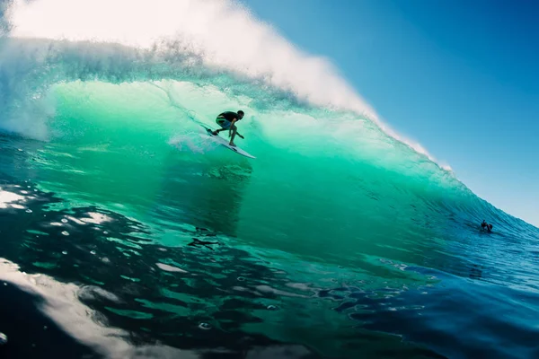 Junho 2019 Bali Indonésia Passeio Surfista Onda Barril Surfe Profissional — Fotografia de Stock