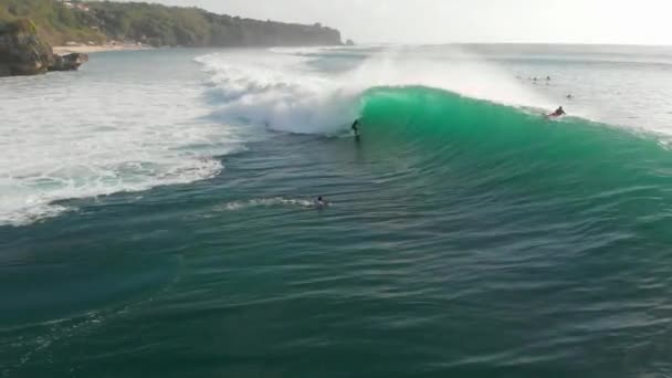 Aerial View Barrel Wave Ocean Surfers Surfing Waves — Stock Video