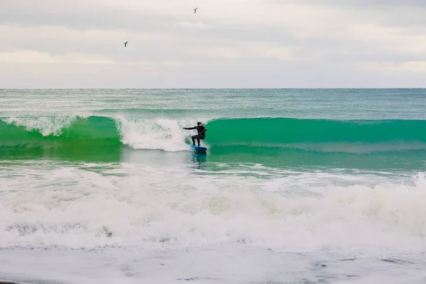 Novembre 2019 Crimée Ukraine Surfeur Combinaison Sur Planche Surf Vague — Photo