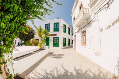 Haria, Lanzarote, İspanya - 29 Nisan 2020. Haria şehrinin eski mimarisi.