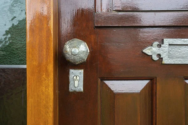 Front door with stained glass and metal door knob, vintage design close-up — Stock Photo, Image