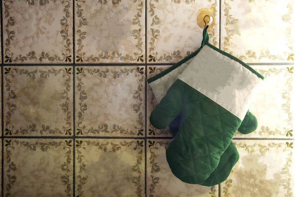 Download 35 Kitchen Mitten Hanging Stock Photos Free Royalty Free Kitchen Mitten Hanging Images Depositphotos