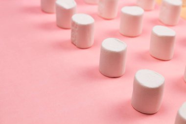 Pastel pembe şekerleme.