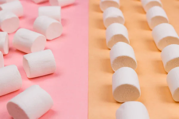 Zoete Marshmallows Pastel Gele Roze Achtergrond — Stockfoto