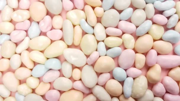 Pastell Süße Bonbons Rotieren Auf Rosa Oberfläche — Stockvideo