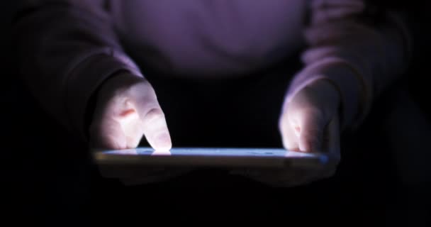 Woman Using Tablet Night Light Screen Hand Finger Swipe Scroll — 图库视频影像