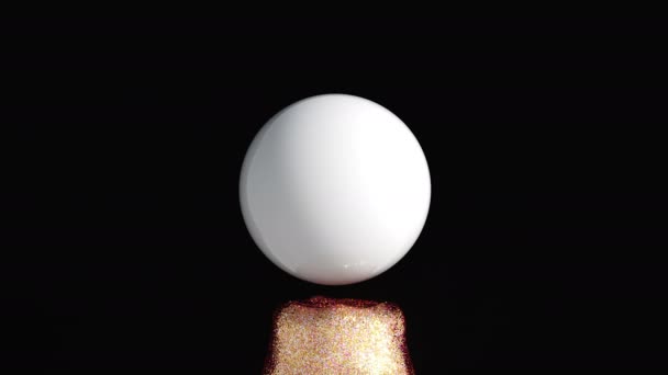 Abstrakcyjna Animacja Renderowania Płynnego Brokatowego Płynu Wylewającego Się Białą Piłkę — Wideo stockowe