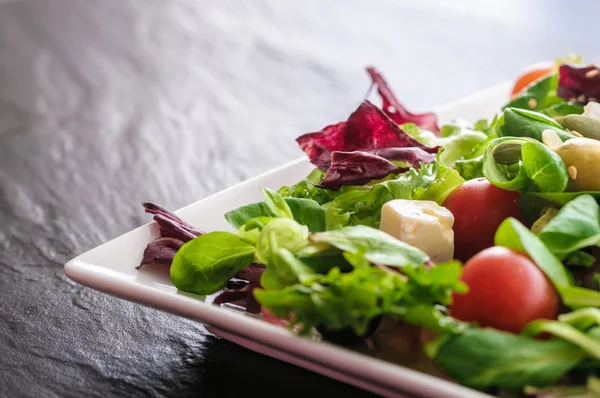 Salata vejetaryen yemek olduğunu — Stok fotoğraf