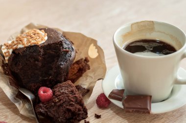 Kahvaltı için çörek ile kahve