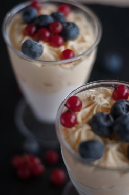 Böğürtlenli dondurma.