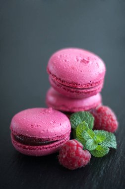 Ahududu ile macaroons