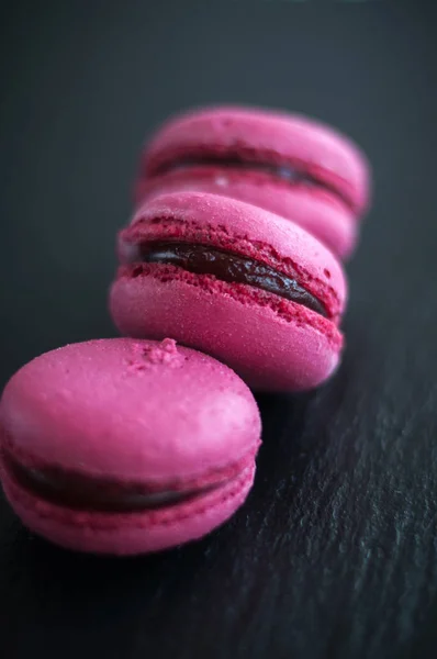 Macarrones con frambuesas — Foto de Stock