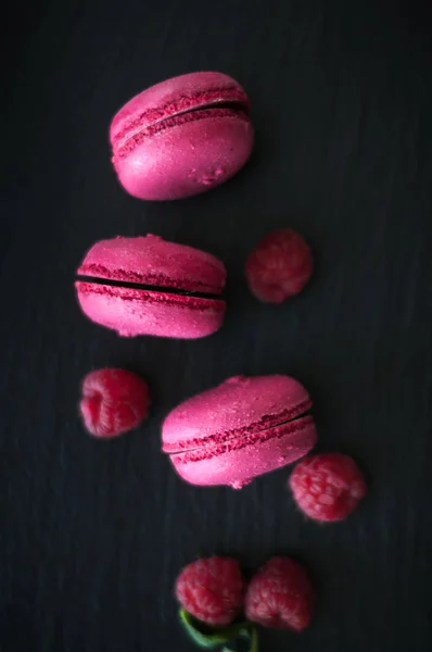 Macarrones con frambuesas — Foto de Stock