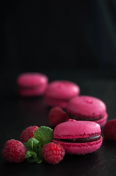 Macarrones con frambuesas — Foto de Stock