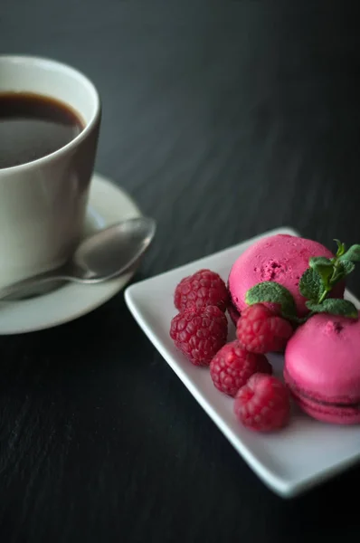 Macarons aux framboises — Photo