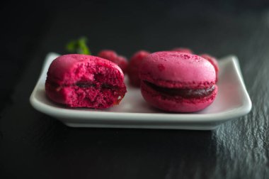Ahududu ile macaroons