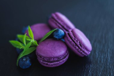 Yaban mersini ile macaroons