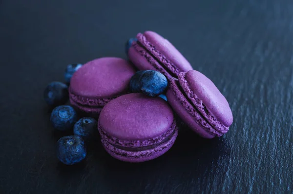 Macaroons with blueberries — Stock Photo, Image