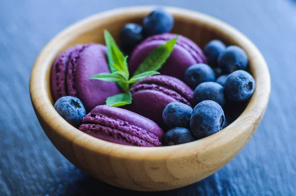 Macaroons com mirtilos — Fotografia de Stock