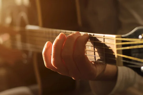 Playing acoustic guitar — Stock Photo, Image