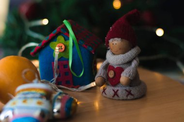 Noel oyuncak evi ve oyuncak bebek