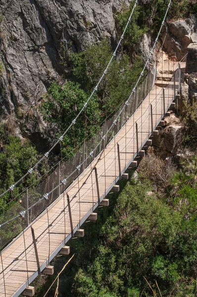 Suspension bridge for crossing over the river — Zdjęcie stockowe