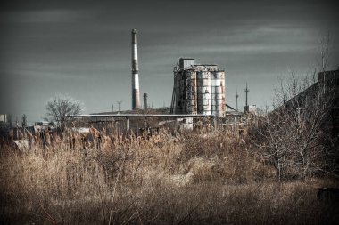 bir çimento fabrikası kalıntıları