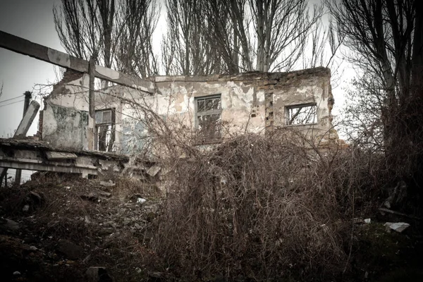 The ruins of the destroyed building — Stock Photo, Image