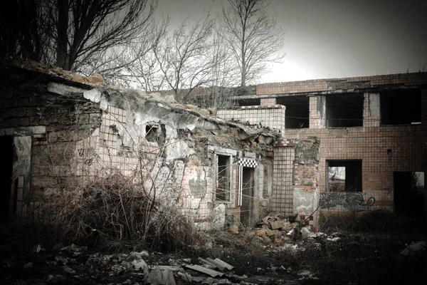 The ruins of the destroyed building — Stock Photo, Image