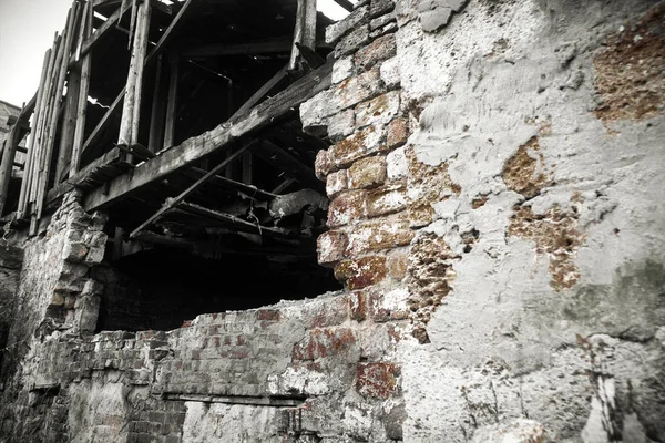被毁的建筑物的废墟 — 图库照片
