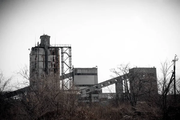 Ruinas de una planta de cemento —  Fotos de Stock