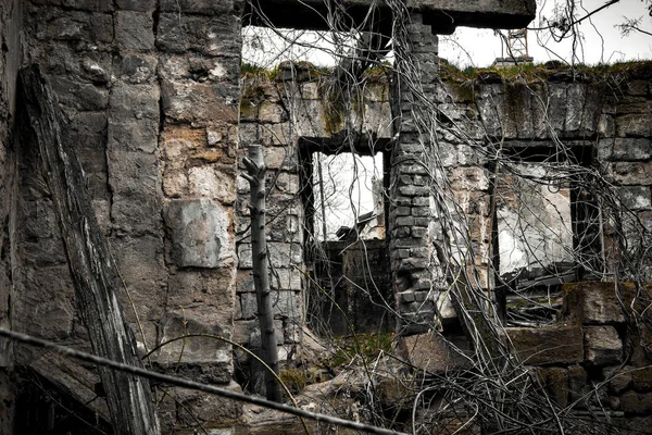 Trümmer zerstörten Haus — Stockfoto