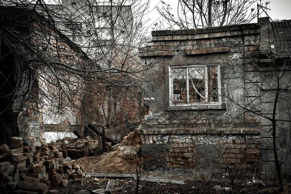 Руїни зруйнований будинок — стокове фото