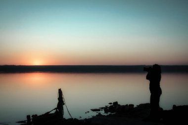 Sunset su üzerinde