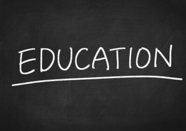 blackboard arka plan üzerinde eğitim kavramı metin