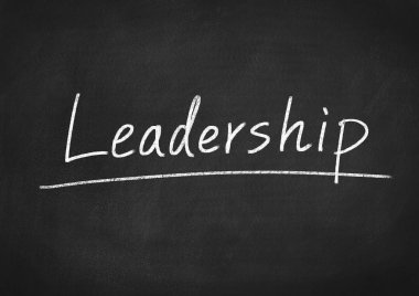 blackboard arka plan üzerinde liderlik kavramı metin