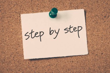 Adım adım.