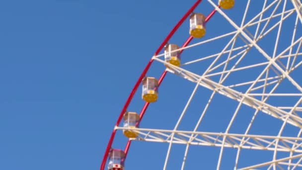 Pariserhjul i nöjesparken — Stockvideo