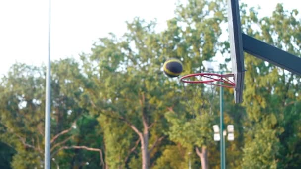 Basketball ball enters the basket — Stock Video