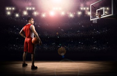 Topu olan basketbol oyuncusu