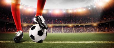 Futbol oyuncu topu ile