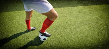    Stadyumdaki futbolcu                            