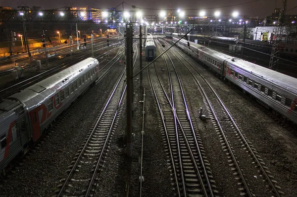 Straßen Nachtaufnahme Der Eisenbahn Moskau Der Nähe Des Kiewer Bahnhofs — Stockfoto