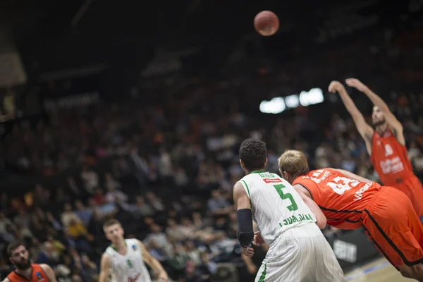 Valencia Basket en Union Olimpija Ljubljana — Stockfoto