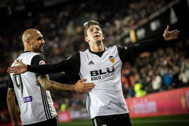 Valencia, İspanya - 9 Ocak: (R) Vietto onun hedefi Valencia Cf ve Las Palmas Mestalla Stadı nda arasında İspanya Kral Kupası maçı sırasında 9 Ocak 2018 üzerinde Valencia, İspanya kutluyor