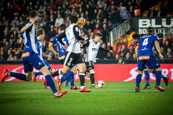 Valencia, İspanya - 17 Ocak 2018: Vietto İspanya Kral Kupası sırasında topu ile maç Valencia Cf ve Alaves Stadyumu'nda Mestalla üzerinde Ocak 17, valencia arasında